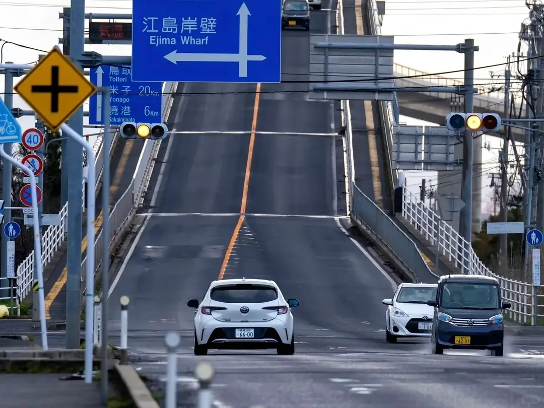 日本眾議院表決通過《汽車駕駛致死傷處罰法》修正案，導入超速、酒駕量化認定標準，納入特技危險駕駛行為，最高可處20年徒刑，新法預計7月正式上路。（示意圖來源：小紅書網友）