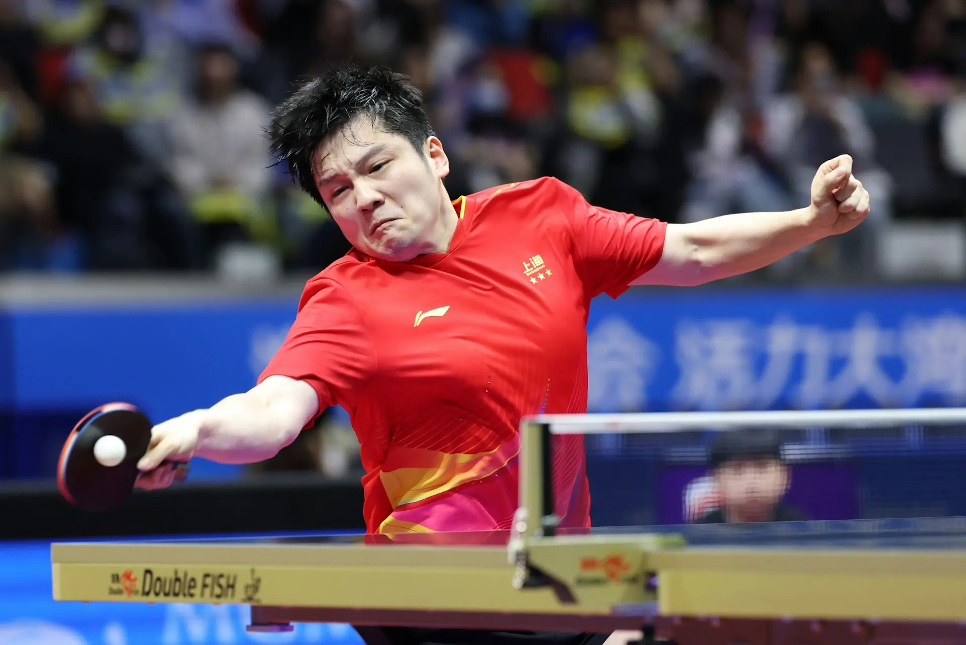 樊振東與世界排名第二的林詩棟爭奪金牌，結果樊振東挫林詩棟男單奪金。（全運會）