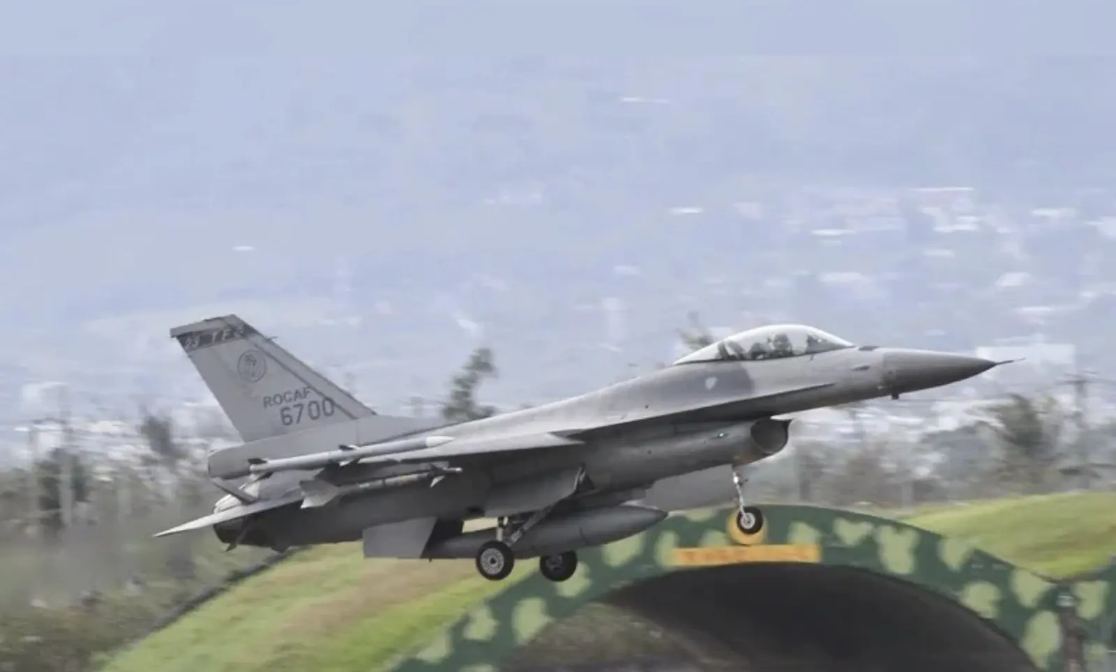 台灣現役的F-16戰機原是A/B BLK20型，近期完成構改，升級成F-16V。（資料圖片）