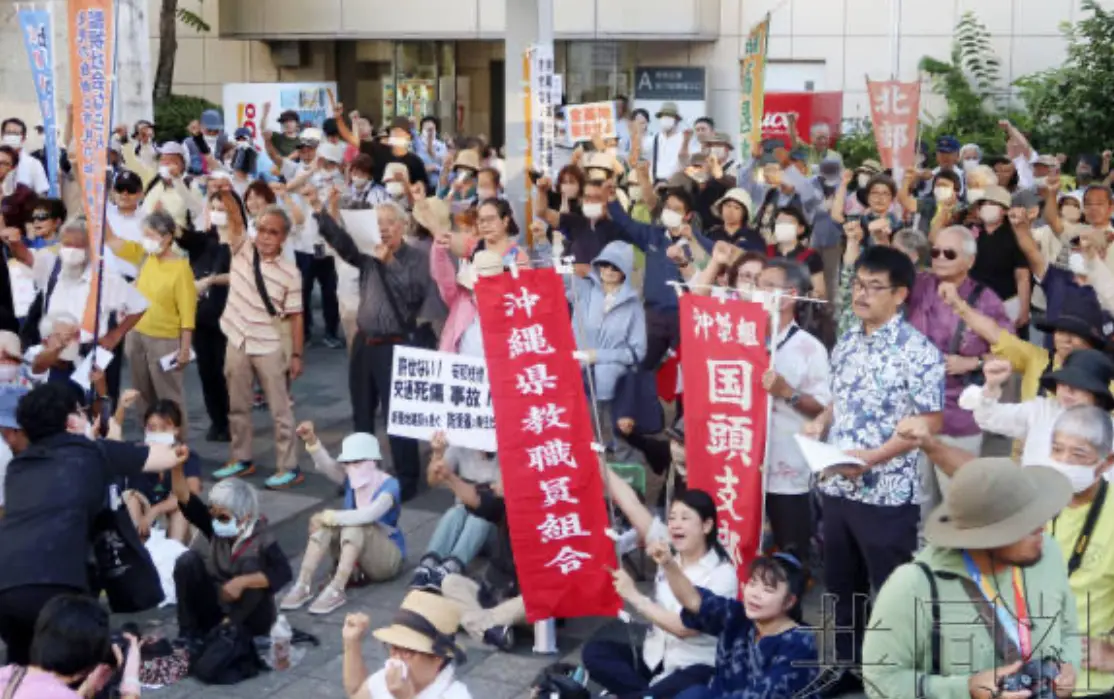 日本沖繩縣當地居民在駐日美軍基地外抗議 共同社