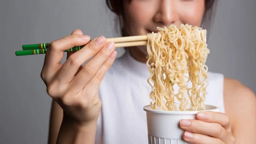 泡麵風行全球背後原因解析 年銷 1230 億碗 越南人均消費量超越韓國登冠的封面圖片