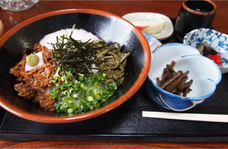 「ヒバゴン」丼（來源：shobara-info）
