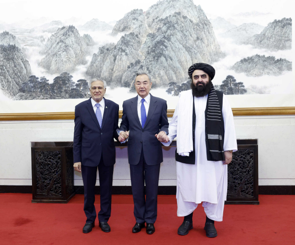 外交部長王毅在北京主持中國—阿富汗—巴基斯坦三方外長非正式會晤。(外交部網站)