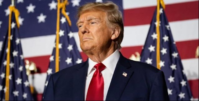 美國總統特朗普22日鬆口表示，現行對中國關稅145％非常高，未來對華關稅將會「大幅降低」。（白宮臉書圖片）