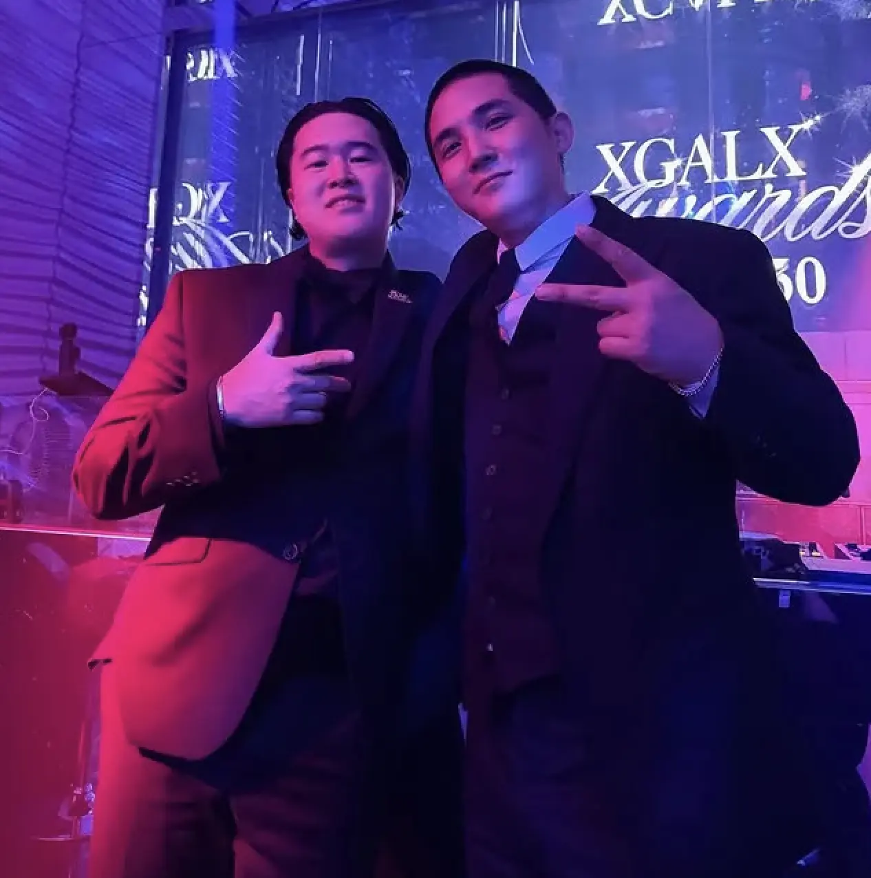 一同被捕的還包括 39 歲美國籍製作人キム・マイケル・チョン（外界判斷為 Chancellor 金正勝），以及 2 名分別為 38 歲與 51 歲的愛貝克思（Avex）員工長谷川雄大、柳川典利。(圖：simonjakops@IG)