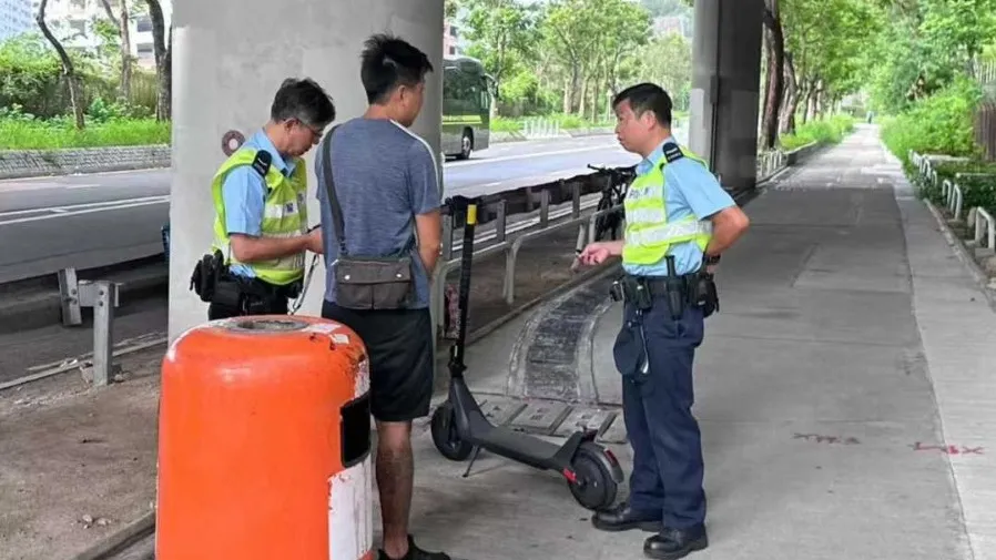 葵青警區嚴打非法電動可移動工具 最新再捕 34 歲男涉多項違例的封面圖片