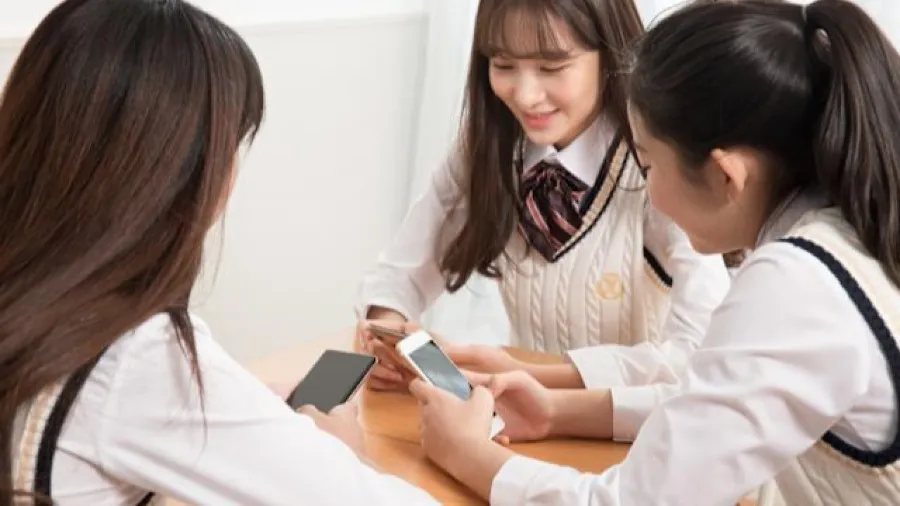 南韓立法限制學生使用手機 小學至高中課堂全面禁用的封面圖片
