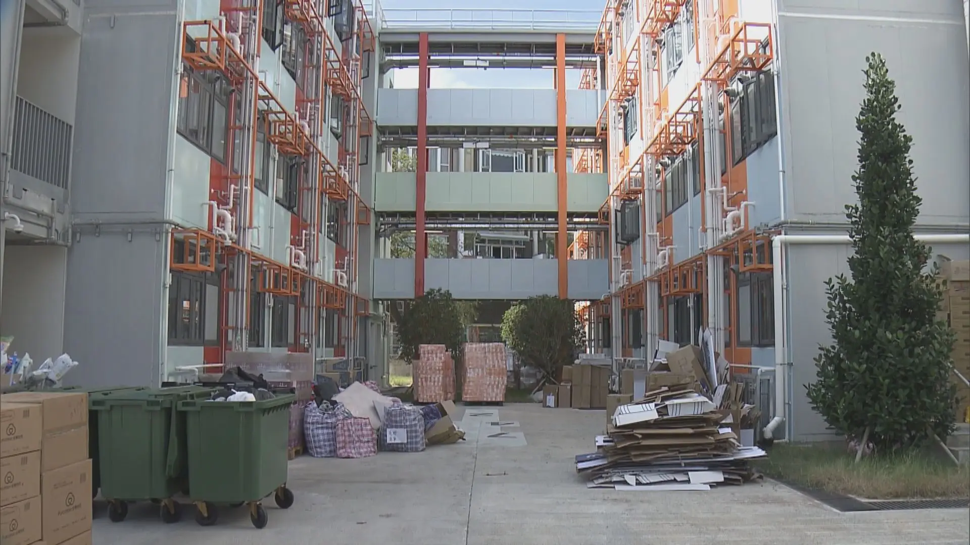 2025年11月26日，大埔宏福苑發生五級大火，逾千戶居民痛失家園，大批災民其後獲安排入住由善導會營運的過渡性房屋「善樓」。(圖： 網絡截圖)