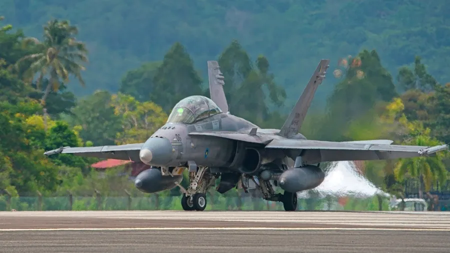 F/A-18「超級大黃蜂」戰機接連墜毀 「捅了黃蜂窩?」的封面圖片