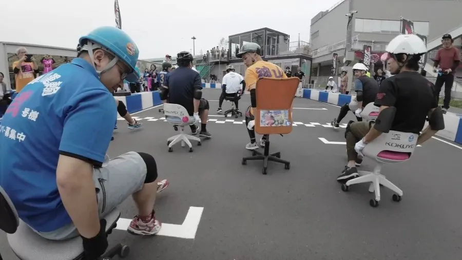 日本上班族竟靠辦公椅「飆車」？這場另類F1藏著高壓族的紓壓密碼！的封面圖片