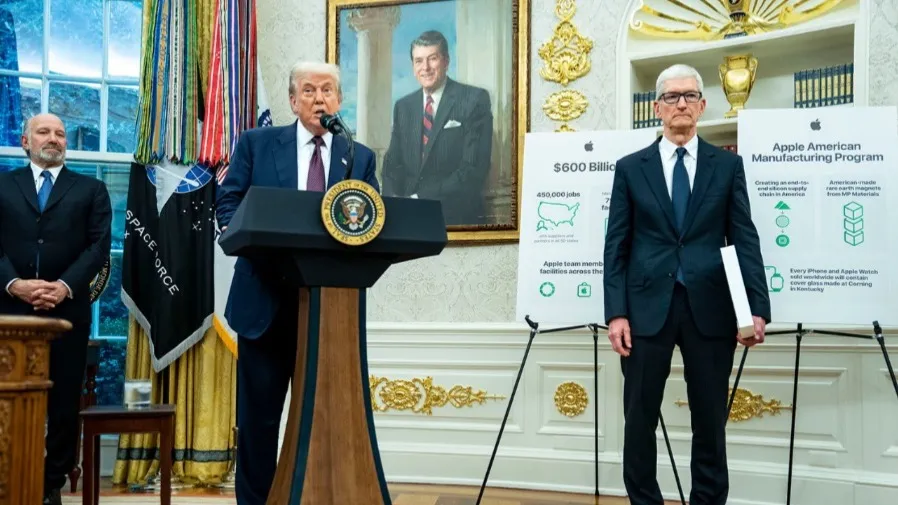 蘋果狂拍特朗普馬屁  1000億美元+24K金底座擺件的封面圖片