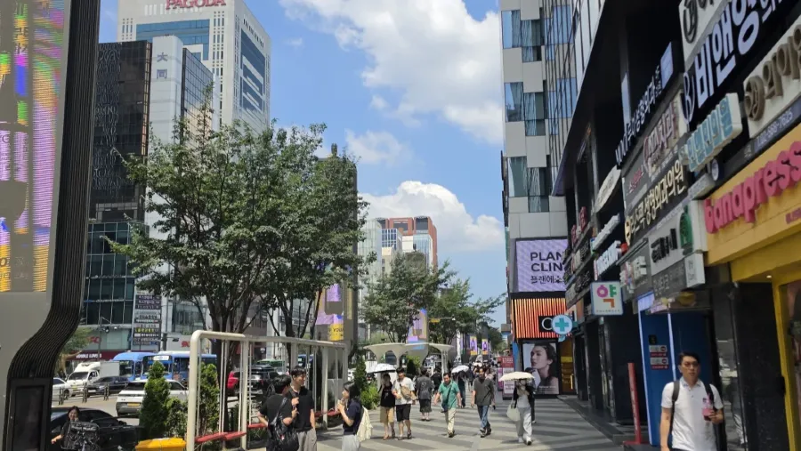 韓國高溫飆破42.5度！大學生打造躲太陽App，出門不再被曬暈的封面圖片