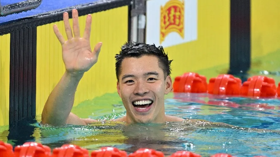 十五運何甄陶50自奪金破紀錄 21秒71力壓潘展樂  暫別泳壇專注博士學業的封面圖片