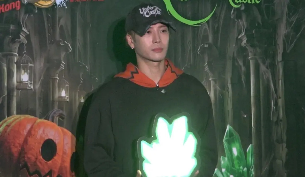 國際藝人王嘉爾（Jackson Wang）以創意總監身分，現身香港海洋公園「哈囉餵全園祭2026」VIP專屬活動，為自家原創奇幻IP「Under the Castle」（UTC）香港首站體驗揭幕。(圖：網絡截圖)