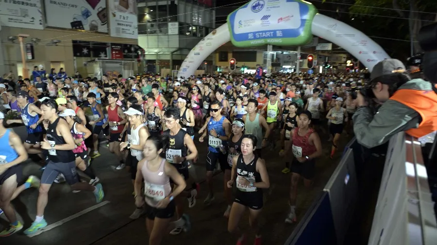渣打馬拉松2026 7.4萬人參賽 1517人需治療30人送院2人危殆的封面圖片