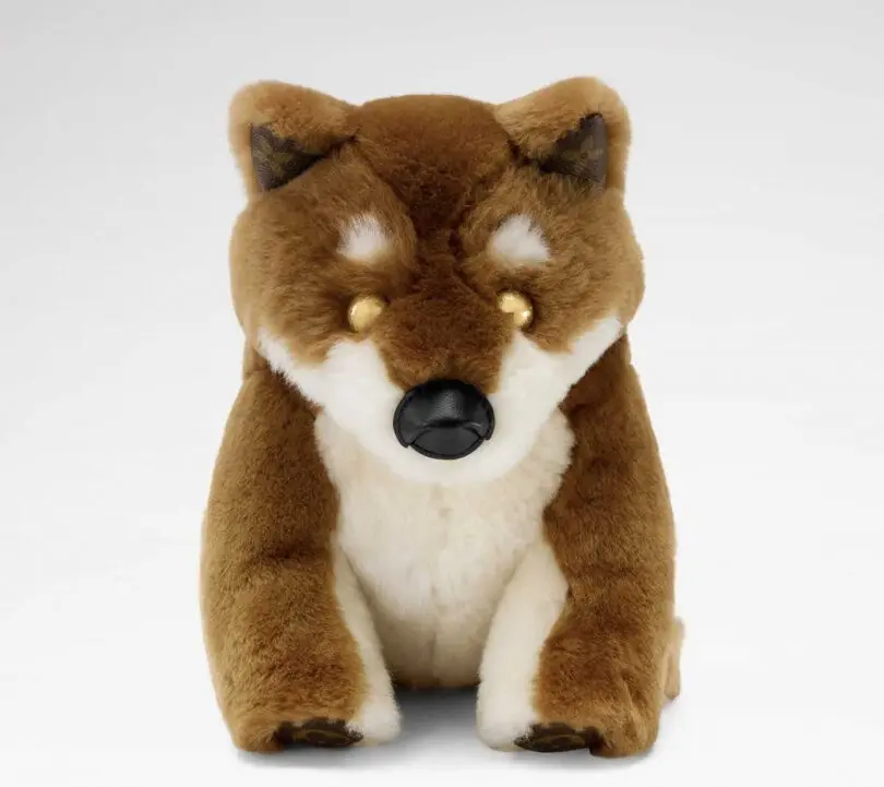 這款隸屬Pre-Fall系列的「Shiba Bag」，光看外觀根本讓人猜不到是精品包——以日本柴犬為靈感，全身裹著柔軟的絨毛材質，立體耳朵、圓潤四肢和翹翹尾巴一應俱全。（來源：LV官網）