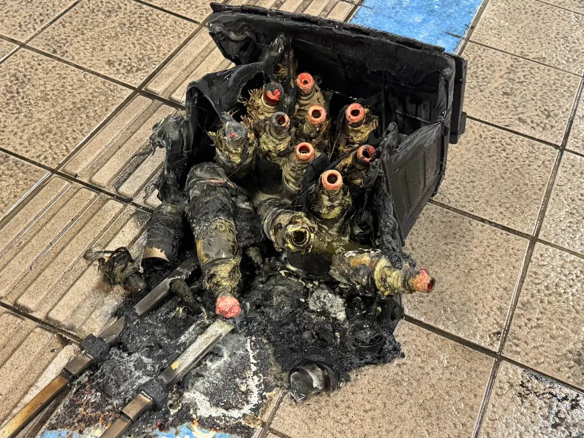 現場遺下煙霧彈。（圖Threads）