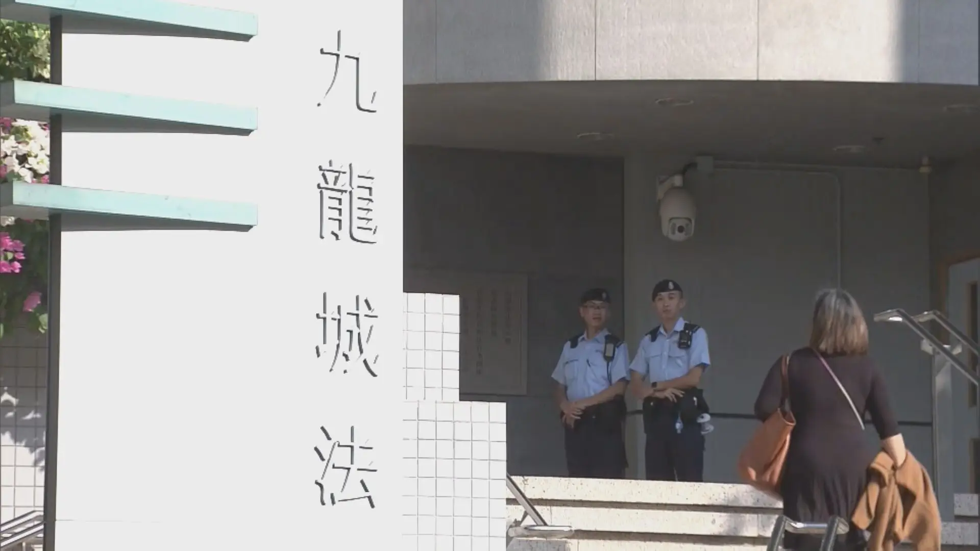 裁判官吳卓樺則認為，女乘客證供簡單直接，盤問下無迴避問題，屬誠實可靠證人。至於辯方質疑女乘客為何不即時報警，吳官指「任何人都不想因事件影響行程」，且女乘客已拍下車牌，做法合理。(圖：網絡翻攝)