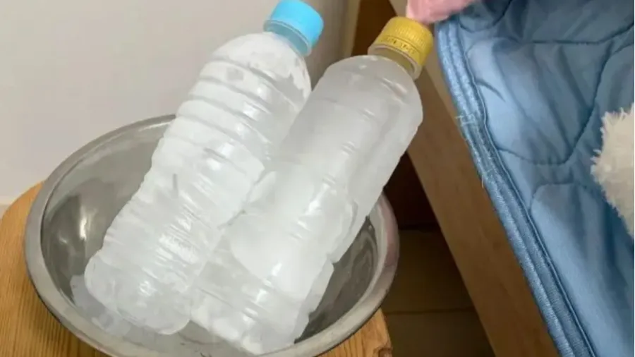 夏日睡覺超悶怎麼辦？日本爆紅結冰水降溫法，零成本超實用的封面圖片