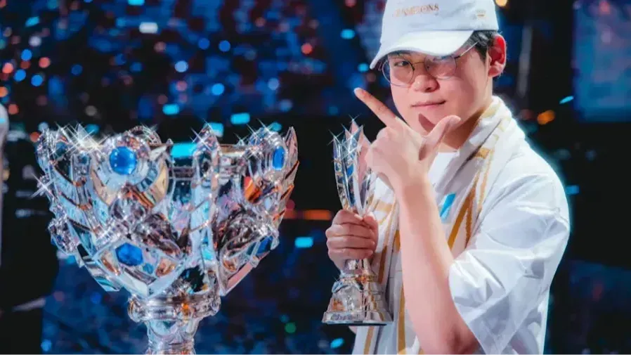 《英雄聯盟》轉會震撼彈 T1三連冠功臣Gumayusi官宣離隊 七年生涯締造王朝傳奇的封面圖片