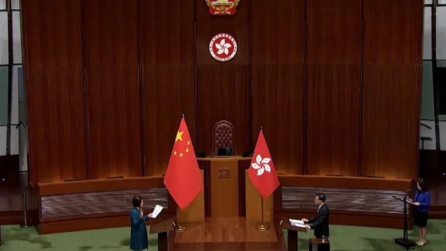 多名議員宣誓需重讀　立法會新舊議員宣誓儀式亮點整理的封面圖片