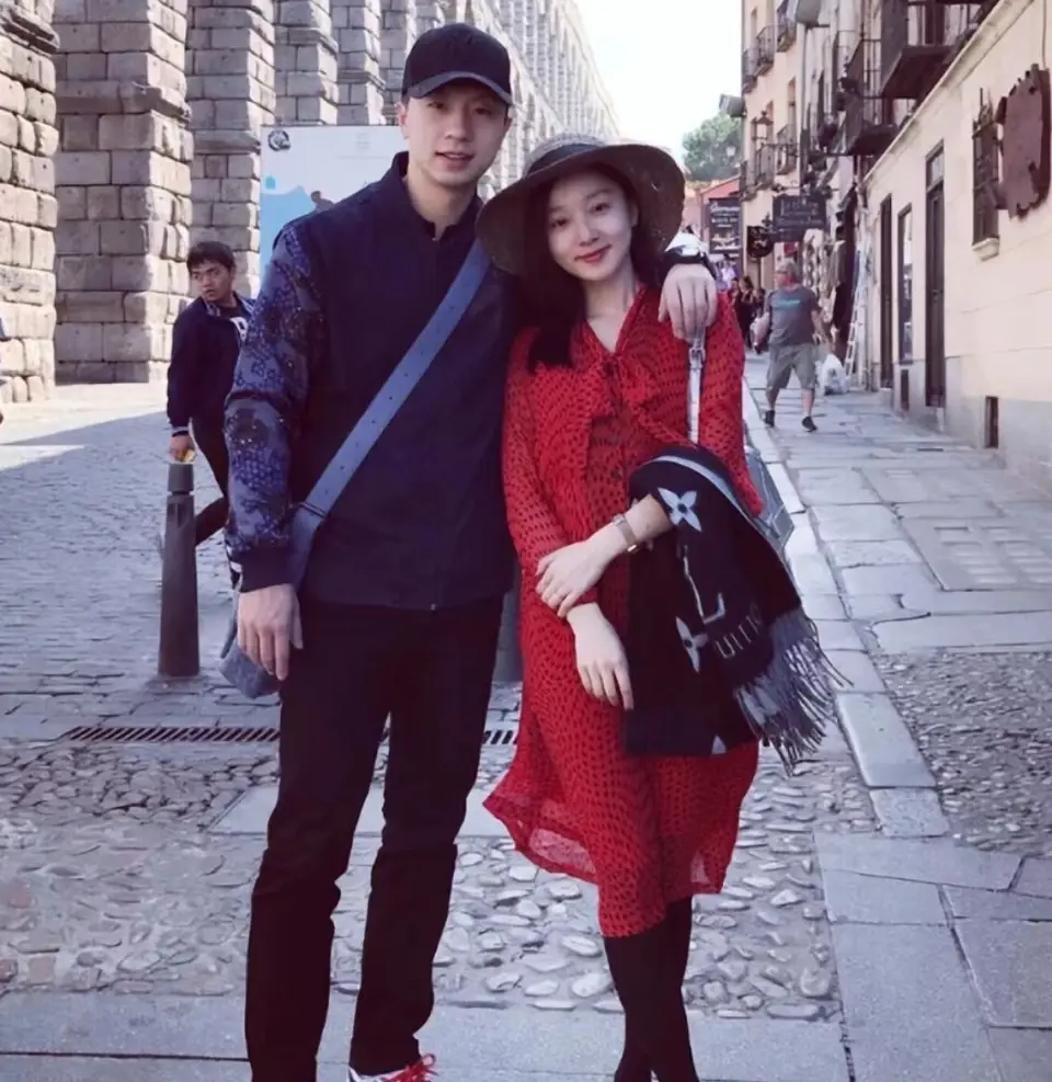 夏露的舞步與馬龍的賽場拼搏形成奇妙呼應。二人「生活熱愛 + 賽場拼搏」的互補形象，被網友解讀為當代理想婚姻的縮影 —— 彼此成就，各自發光。(圖：網絡翻攝)
