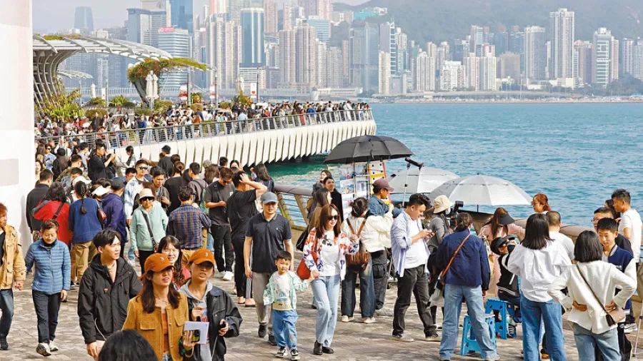  陳茂波：春節黃金週預計訪港內地旅客143萬人次 日均按年升6%的封面圖片
