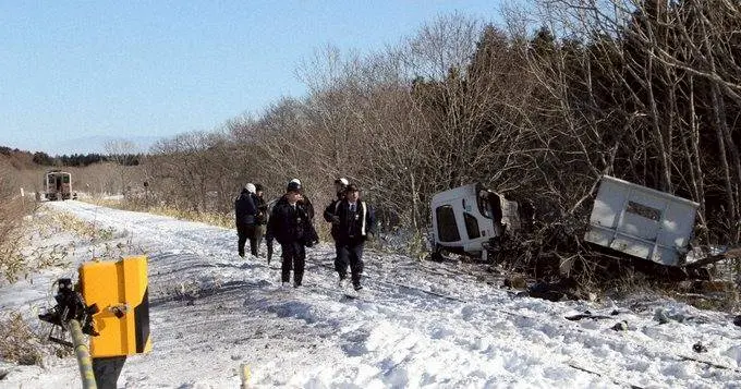 日本北海道根室市發生列車與貨車相撞事故。（圖/X）
