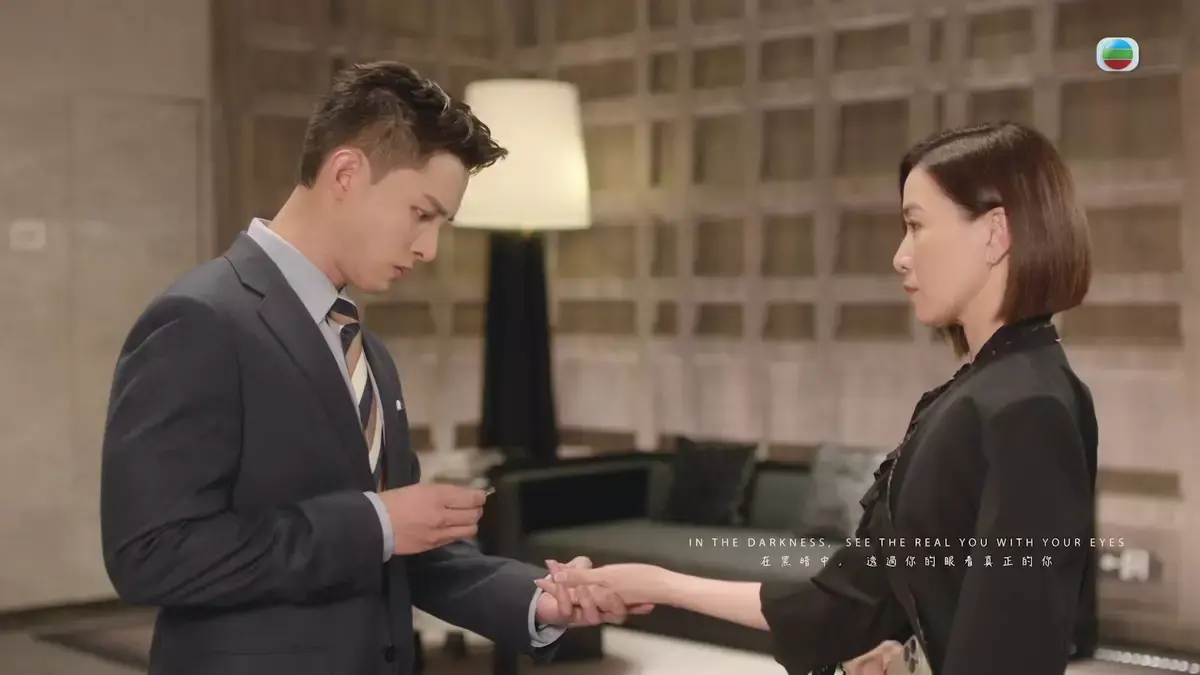 由於Ivan一直對Man姐存有深厚感情，難以保持客觀中立，為免自己感情用事，同時踐行Man姐教誨的傳媒人專業操守，Ivan忍痛向Man姐提出分手。他坦言：「一個唔偏私嘅慘劇報道，同一隻戀愛腦嘅小奶狗，我好清楚知道Man姐一定會揀前者」，言談間盡顯對Man姐的言聽計從。(圖：視頻截圖)