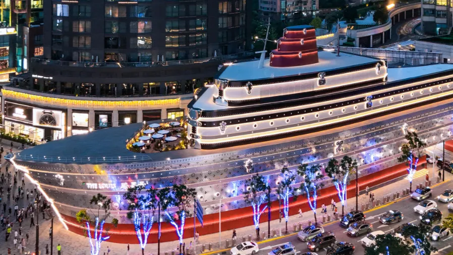 LV 把郵輪開進上海鬧市？這艘「路易號」簡直太會玩！的封面圖片