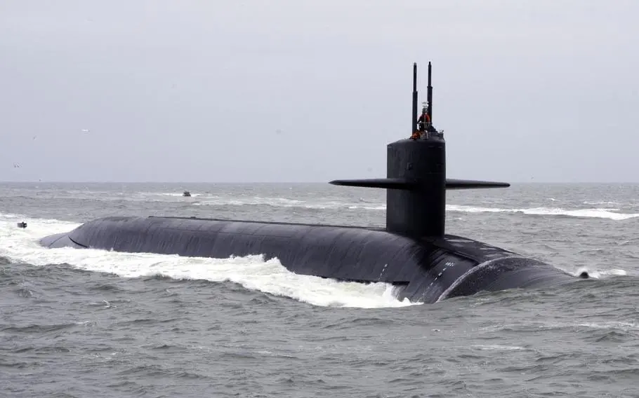 美軍「維吉尼亞」級潛艦被視為新一代水下主力，但受造船產能不足影響，新艇交付速度持續落後原定計畫。 圖：翻攝自 X @sentdefender