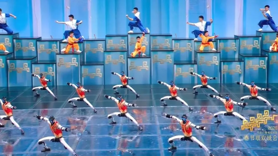 2026央視春晚《武Bot》機械人 連續三次空翻耍雙節棍震憾全網 美國專家緊盯的封面圖片