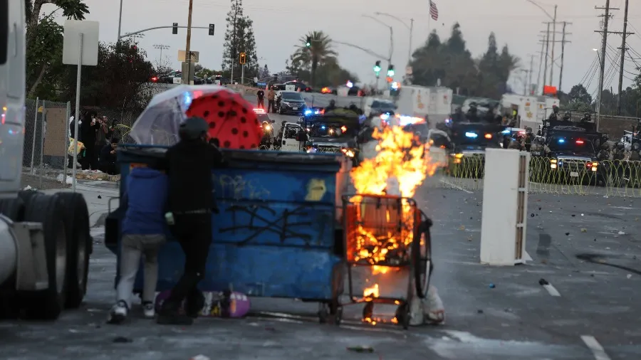 洛杉磯騷亂|特朗普下令部署國民警衛隊,洛杉磯市長譴責「散布恐怖」!的封面圖片