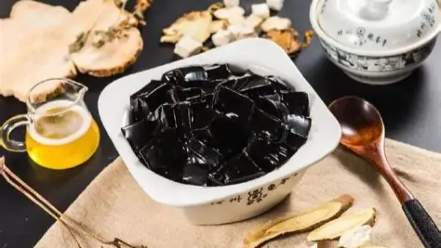 廣東人愛了幾百年的龜苓膏，一碗到底要「犧牲」幾隻烏龜？的封面圖片