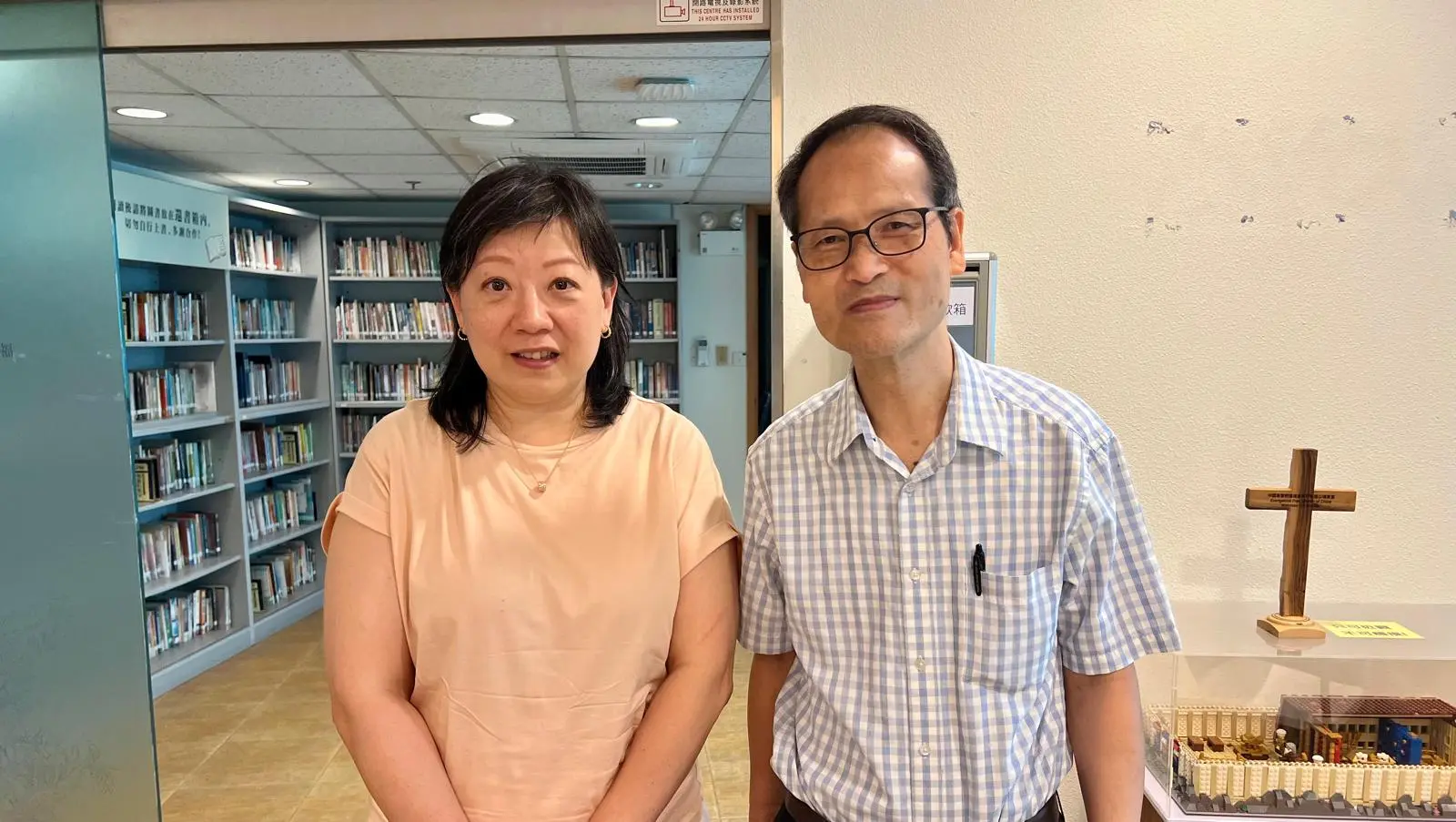 作者與朱卓慈牧師(Andy)合照。