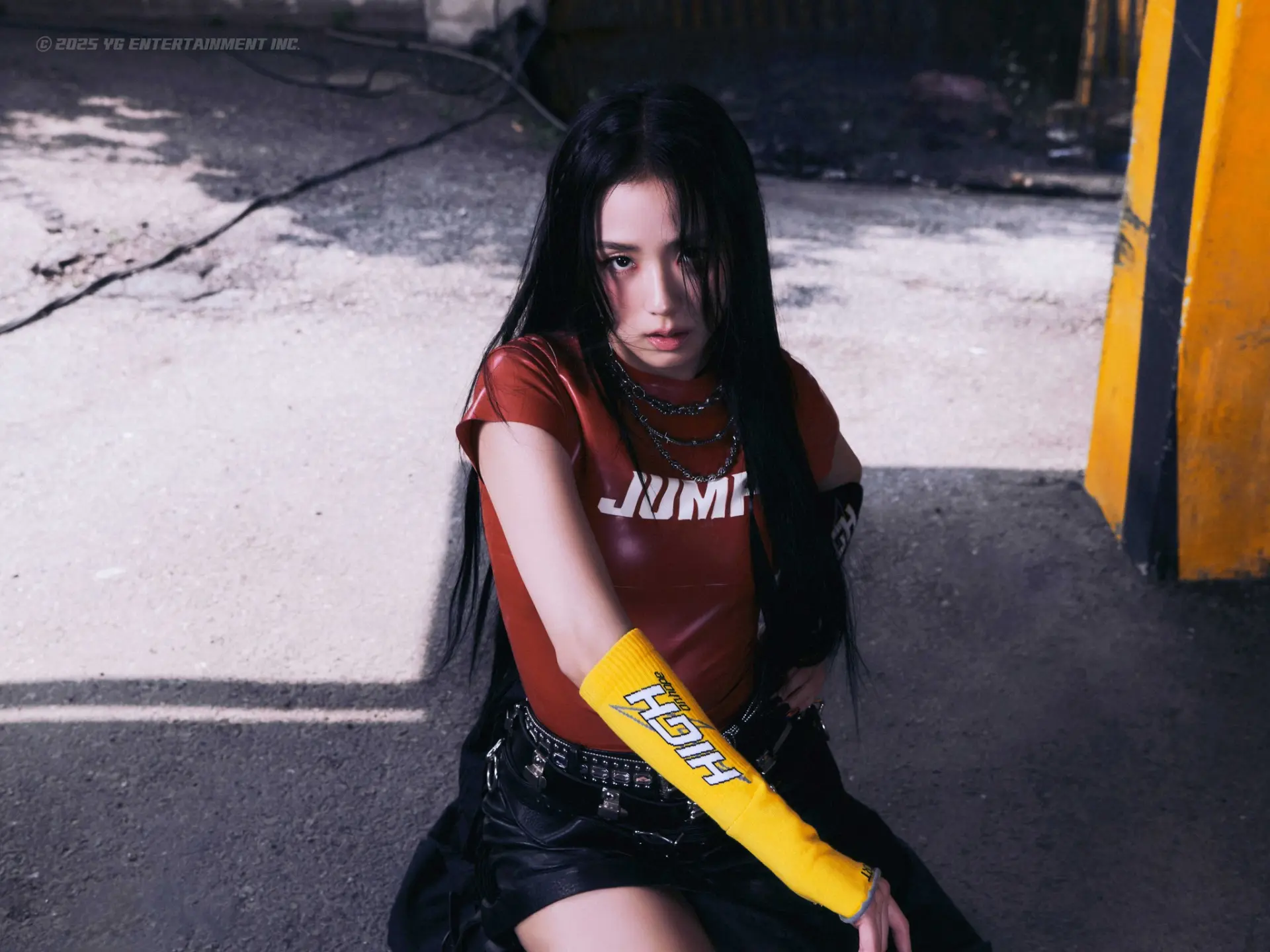 Jisoo 代言的 Dior 宣傳活動創下 1.05 億美元媒體影響力價值，更手握 Cartier、Tommy Hilfiger 等多個頂奢代言。​(圖：BLACKPINK@FB)