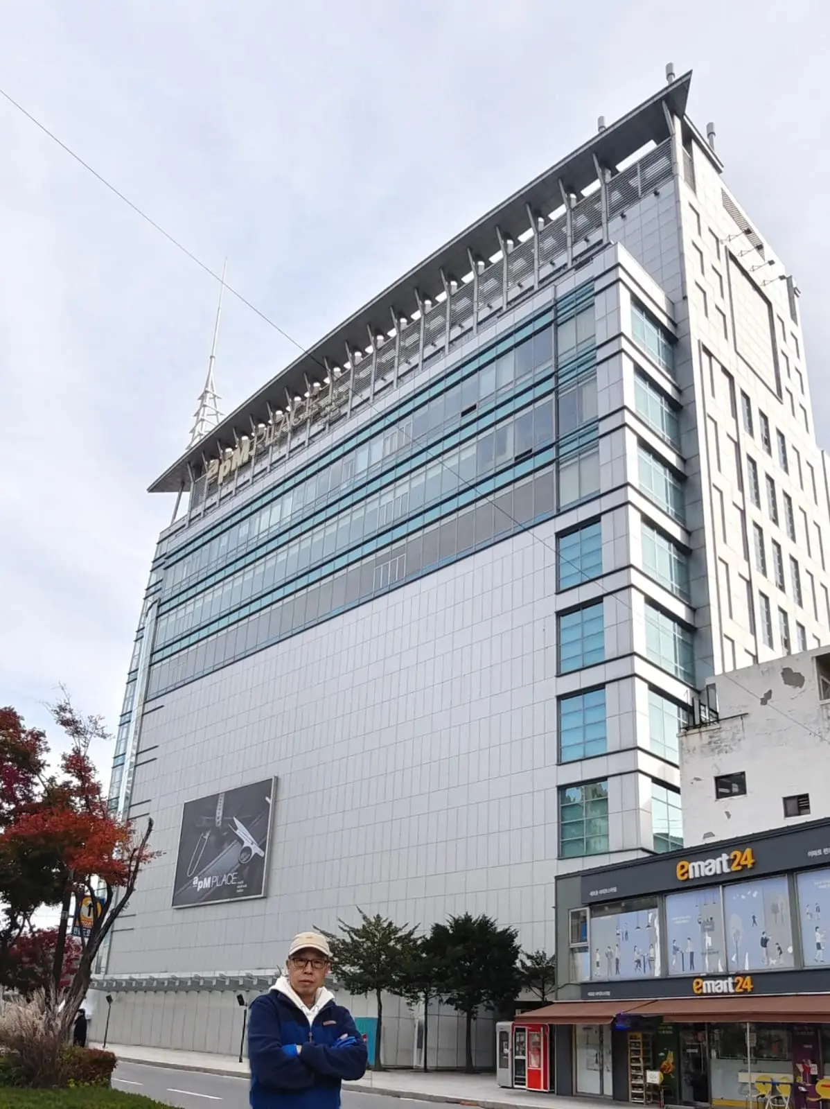 東大門的APM大樓建於1999年，針對取貨的零售高需求，營業時間為晚八時至次日清晨五時。(圖：陳鳳翔)