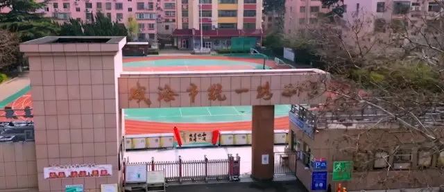 網民認為，「統一路」小學，這個地點寓意顯而易見。（中國軍號）