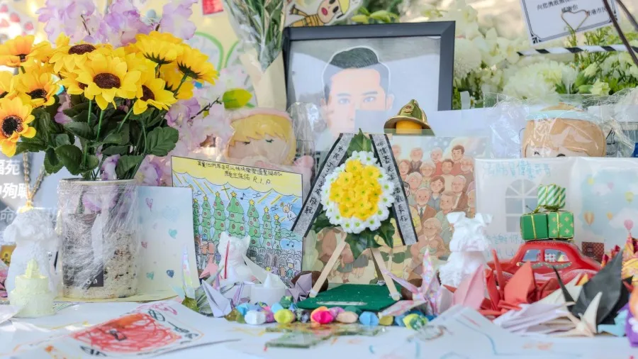 宏福苑殉職消防員何偉豪最高榮譽喪禮舉行 全城送別英雄 市民：用生命拯救生命值得銘記的封面圖片