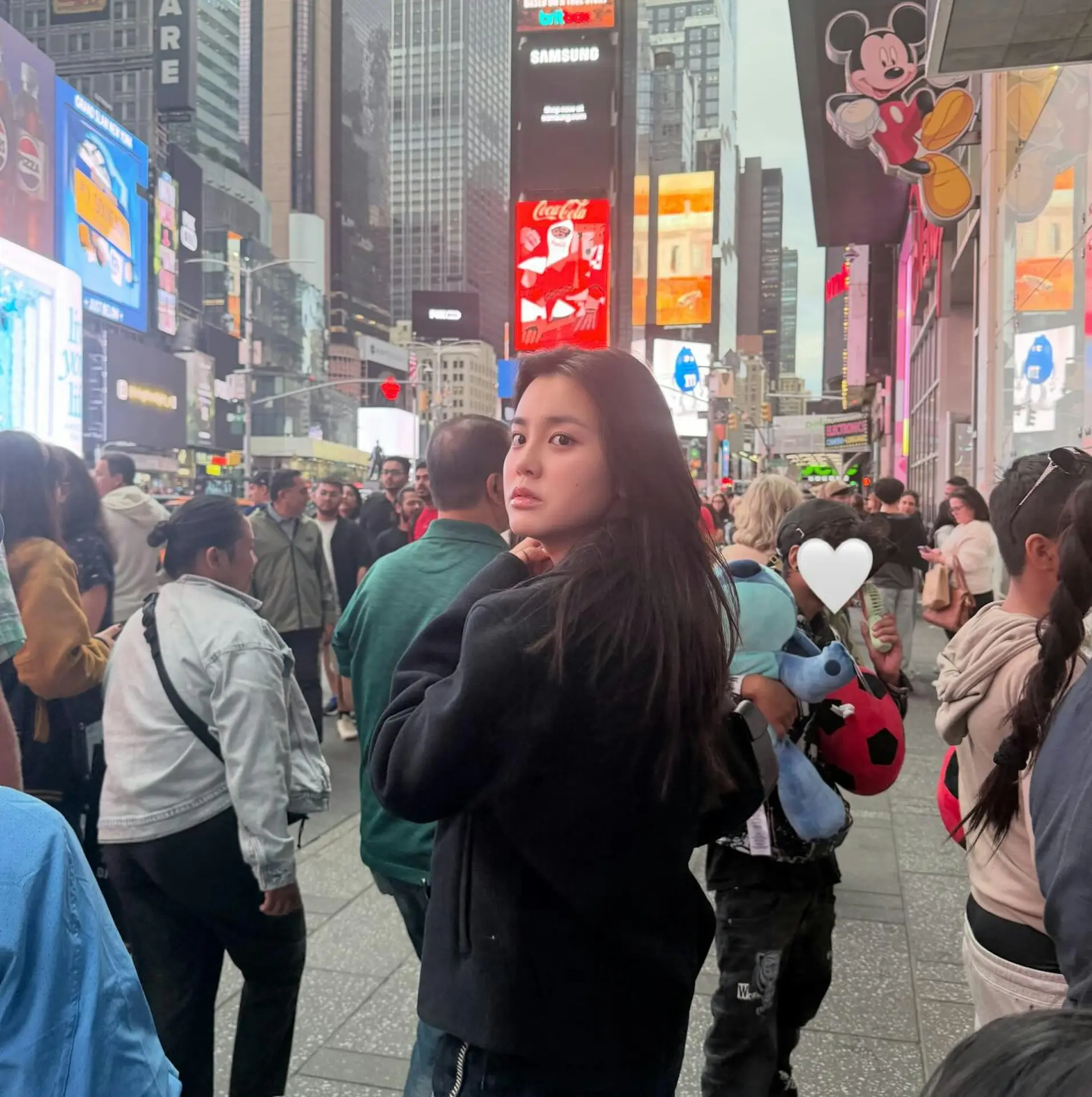 「聲夢小花」姚焯菲（Chantel）離港赴美國紐約大學就讀音樂商業學系已一個半月，近日她透過社交平台分享近況，從「美食探索家」變身「文青女神」。​（圖：chantelyiu@IG）