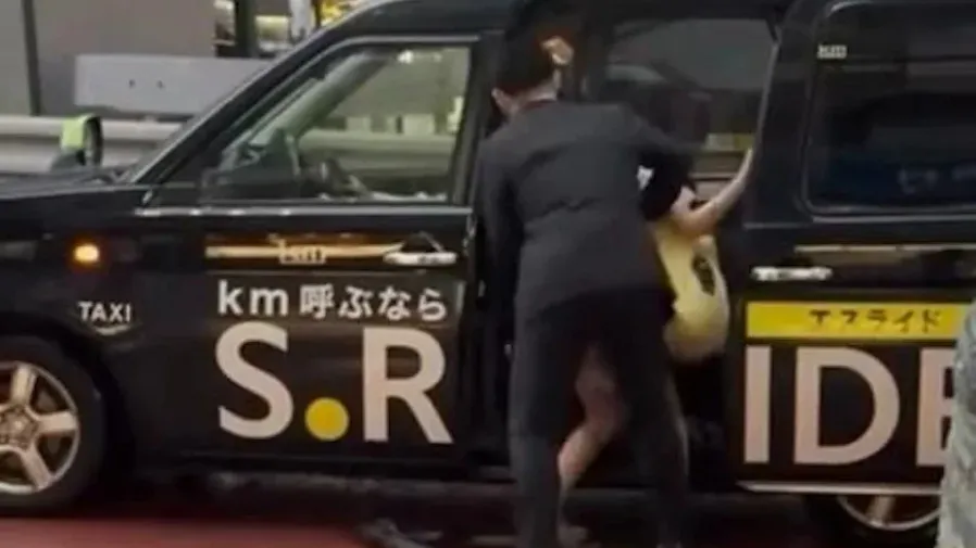東京澀谷街頭女子遭男子暴力強塞計程車，尖叫掙紮竟無人制止？！的封面圖片