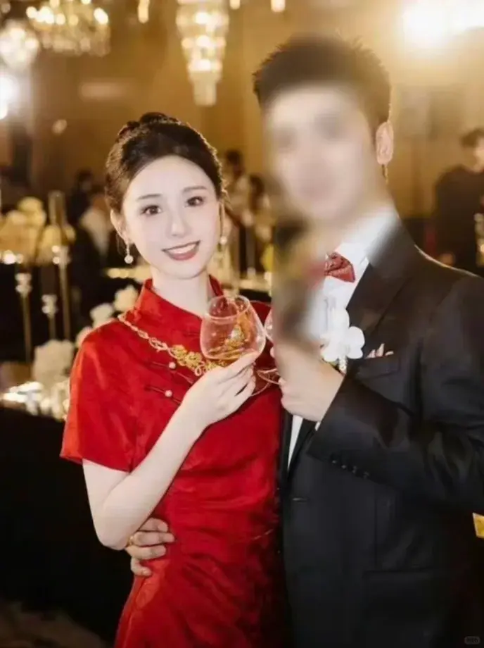 憑《給阿嬤的情書》淑柔一角爆紅的素人演員王曉慧，遭網友曝光早已隱婚育娃，2024年末已舉辦婚禮，其淡泊演藝圈的選擇，背後藏著不為人知的家庭原因。（來源：網絡）