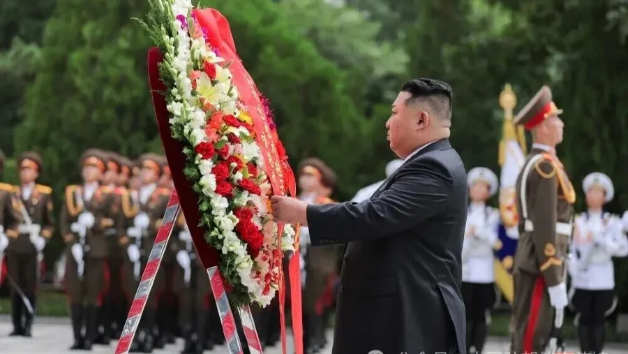 金正恩參謁中國人民志願軍烈士陵園的封面圖片