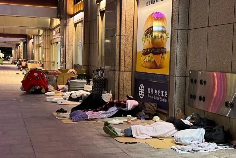 台北車站露宿者。 (Thread圖片)
