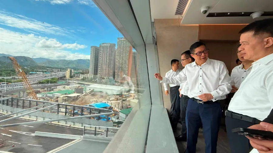 【通關注意】重建後皇崗口岸下周一朝6時半正式開通！提供24小時通關 鄧炳強：周日深圳舉行儀式的封面圖片