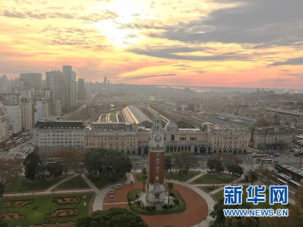 阿根廷首都布宜諾斯艾利斯的雷蒂羅區俯拍的城市景色。 新華社發（馬丁·薩巴拉 攝）
