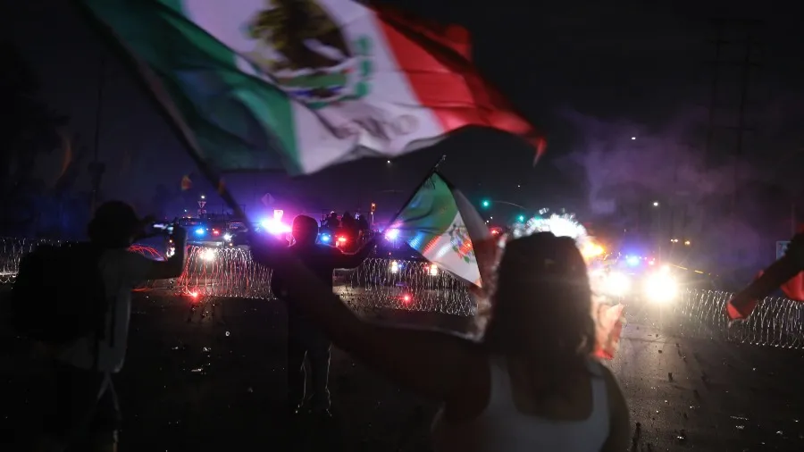 洛杉磯騷亂|特朗普下令「解放洛杉磯」 300名國民警衛隊人員進駐的封面圖片