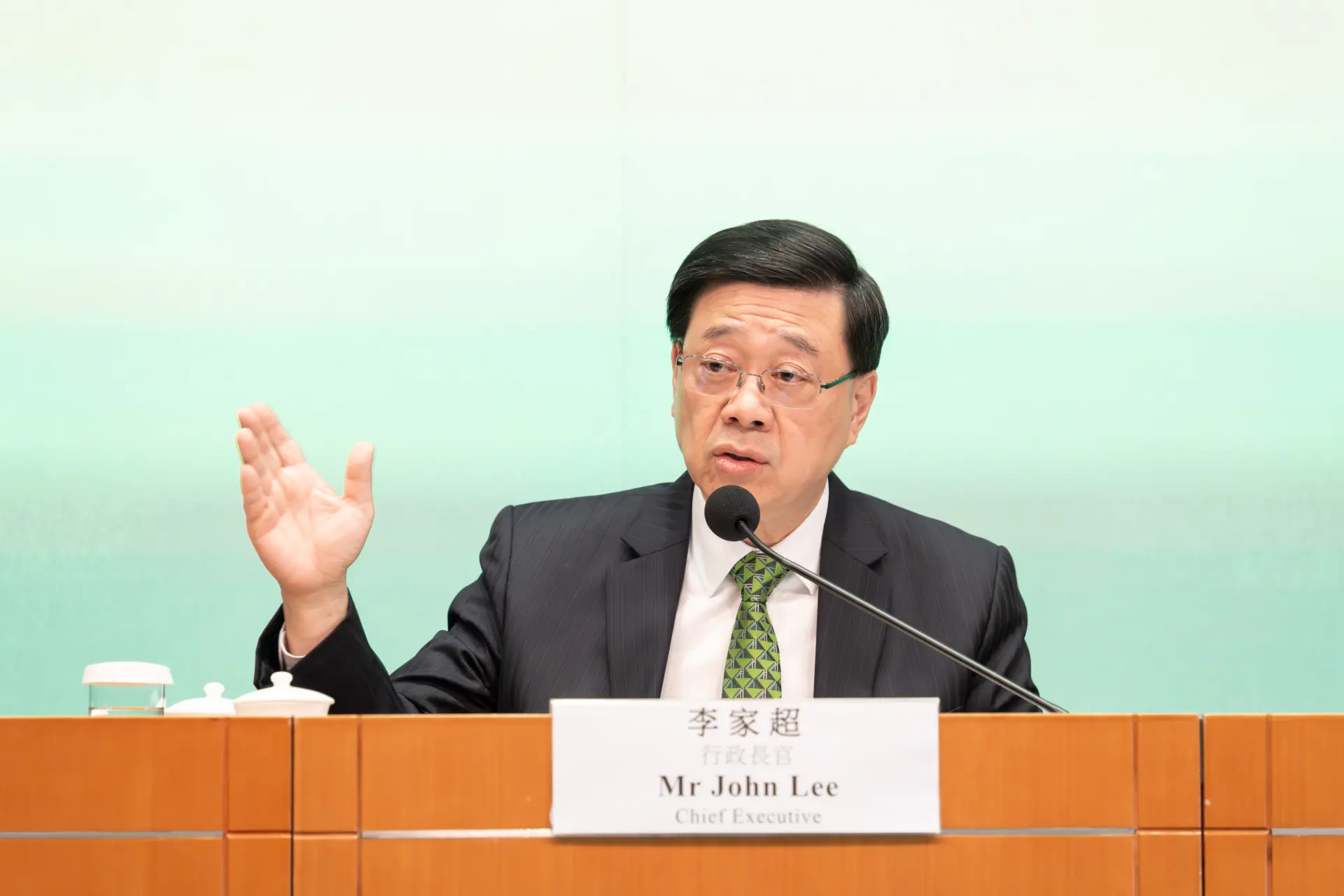 9月17日，香港特區行政長官李家超出席施政報告記者會。（新華社）