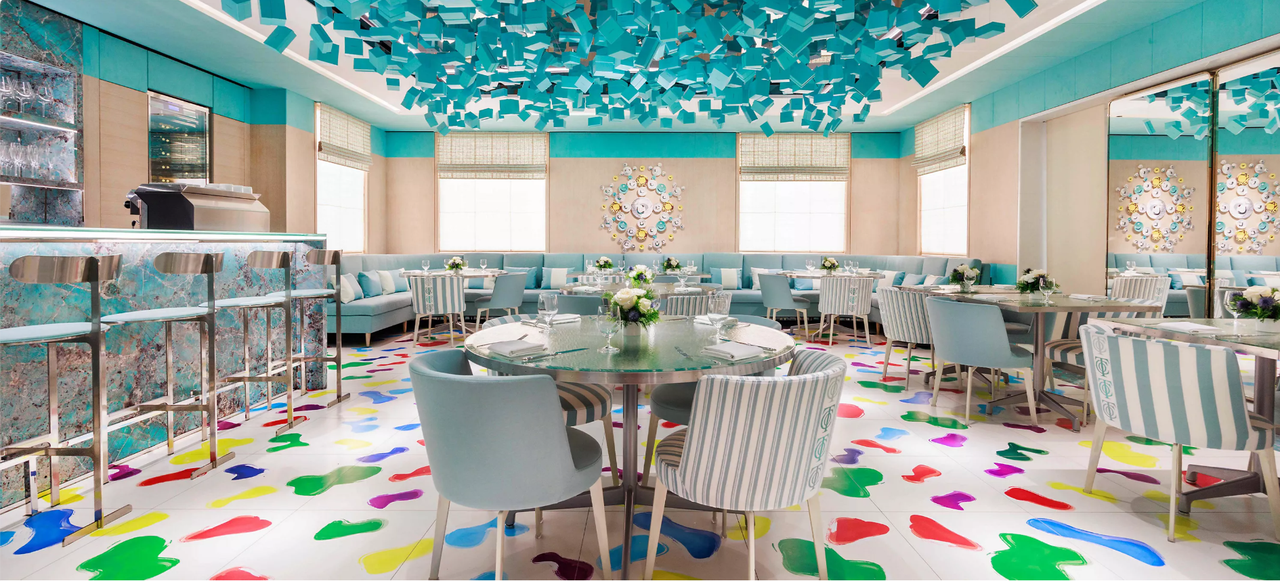 台北信義區新光三越 A9 館的那家 Blue Box Café ，主廚林明健大概是把調色盤搬進了廚房，新出的夏季菜單每道菜都像從雜誌裡跳出來的。（來源：Tiffany官網）