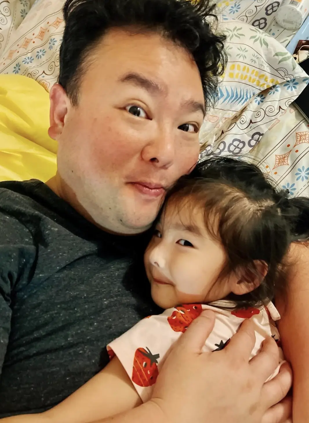 阮德鏘透露身邊高層、老闆、朋友早已察覺異樣並給予關心，自己與女兒同為巨蟹座，依靠「堅強的外殼」互相扶持，渡過了艱難日子。(圖：yuen_johnson@IG)